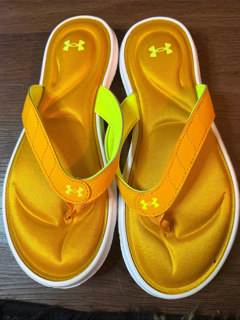 Under Armour Women’s Orange-Yellow Flip Flop Sandals size 9.0